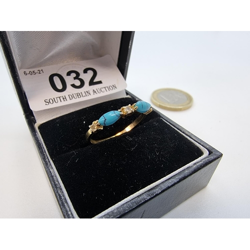 32 - Gold turquoise gemset ring. Size O,
