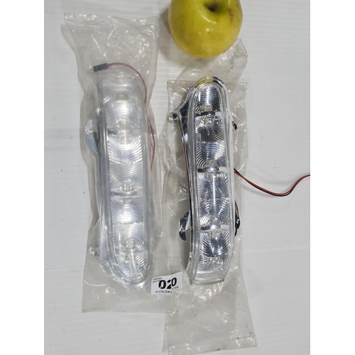 374 - Mercedes S220 mirror indicators left and right. Perfect to get you through your next NCT without hav... 