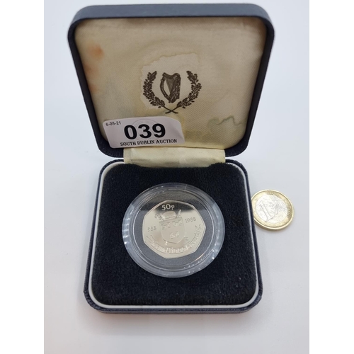 39 - Commemorative Irish Dublin 50p coin, dated 988-1988.Uncircualted in original presentation box.