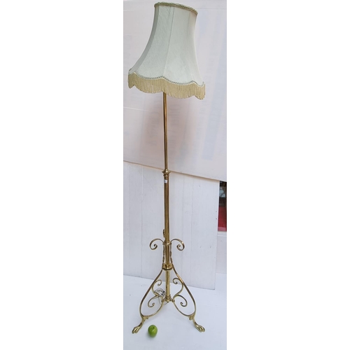 531 - Vintage solid brass lamp with adjustable height.