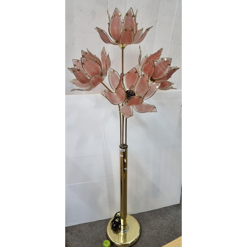 564 - Vintage floor lamp featuring four glass lotus flower-shaped shades. Measures 172 cm overall.