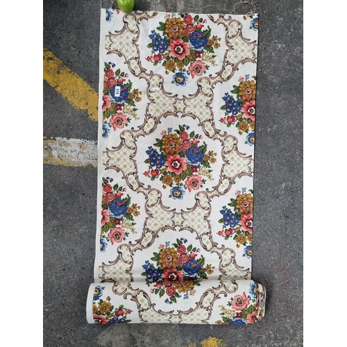 578 - Very long roll of vintage fabric featuring beautifu retro  floral design 475cm x 120cm.