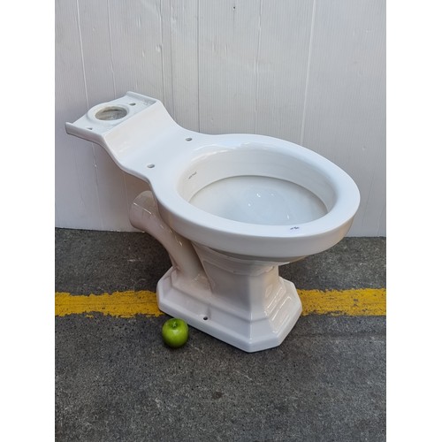 285 - Heritage porcelain lavatory, brand new in box. Usually retail for €200-€300.