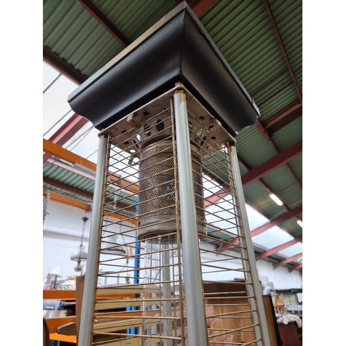 570 - No reserve : Please read This super large patio heater cost €750 according to vendor comes with a fu... 