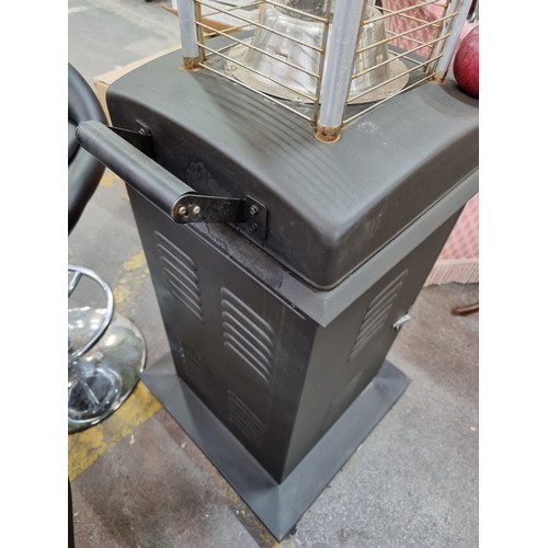 570 - No reserve : Please read This super large patio heater cost €750 according to vendor comes with a fu... 