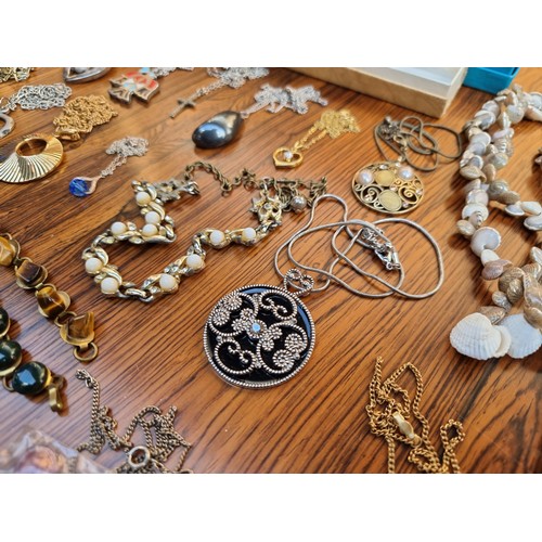 720 - Good size bag of vintage costume jewellery Inc lots of boxed items gem set earrings, Lots of good st... 