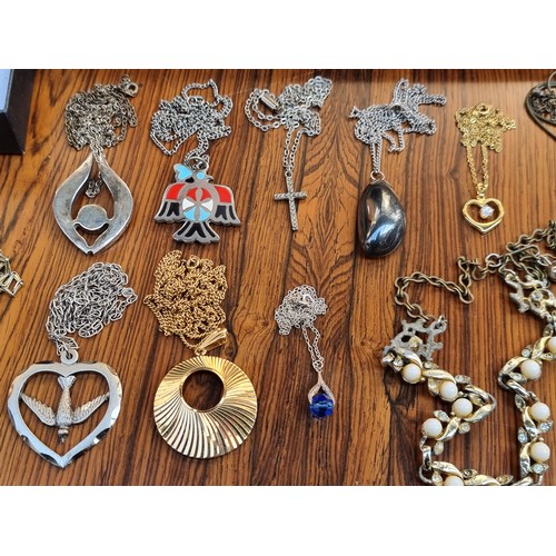 720 - Good size bag of vintage costume jewellery Inc lots of boxed items gem set earrings, Lots of good st... 