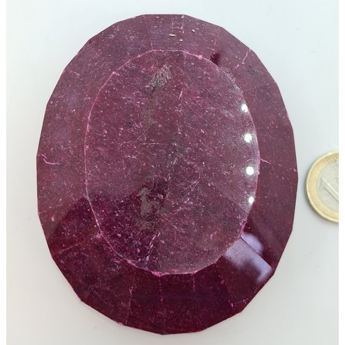 713 - Huge natural ruby 2600 cts in an Oval cut. With cert, natural stones of this size are very rare