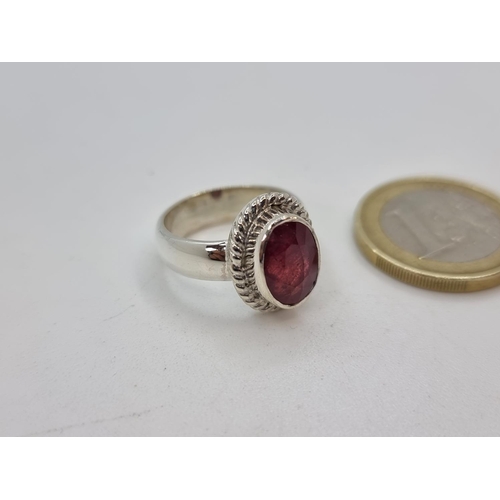 47 - Sterling silver natural ruby ring with oval mount. An attractive piece, 6 carats. Weight 6.1g, size ... 
