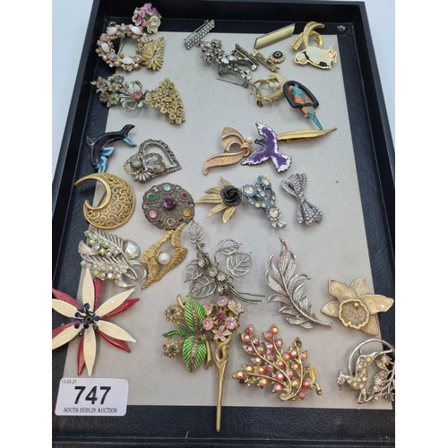 747 - Large Tray of brooches including Gem set examples.