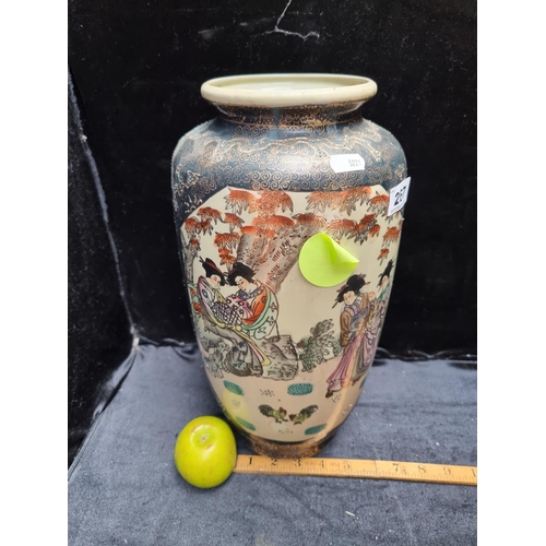 267 - A Lovey Hand Painted Japanese Satsuma Vase Depicting Women in a Landscape.