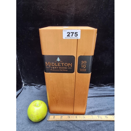275 - Original wooden presentation box for a bottle of 'Middleton, Very Rare', comes with original certifi... 