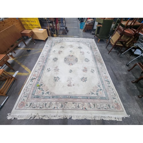 602 - A Huge Hand Woven Chinese Wool Pattern Carpet. Mm: 220 x 380 cm.
