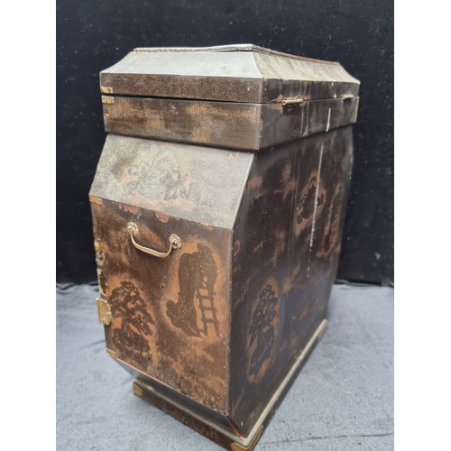 272 - A Super Chinese jewellery Cabinet with Profuse Inlay, Fabulous piece with drawers behind two doors t... 