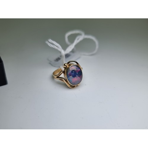 407 - A stunning antique 9 carat gold opal solitaire ring with full spectrum of colours. Weight 3.2g, size... 