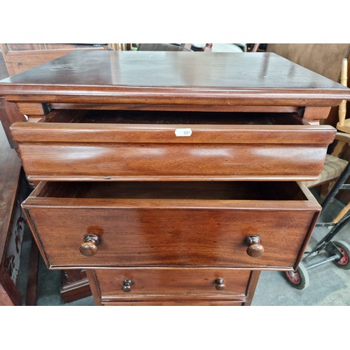 614 - Seven drawer rich mahogany tallboy. Very heavy, super quality. (part of bedroom suite).
DMs in CM
H1... 