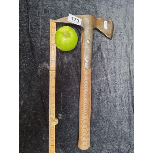 173 - A world war 2 vintage Firemen's Axe. Great piece.