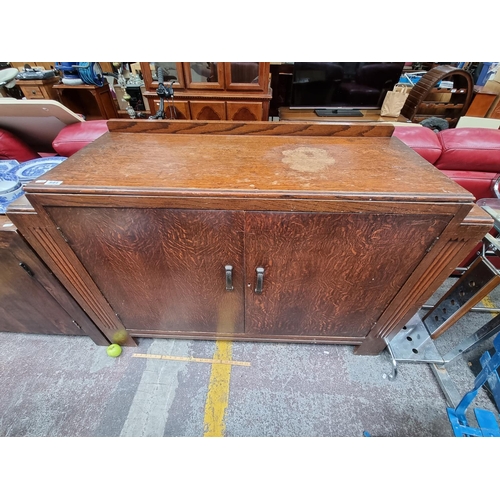 544 - A lovey art deco sideboard with two cabinets. Mm: 92cm x 138cm x 48cm. A heavy quality item with sma... 