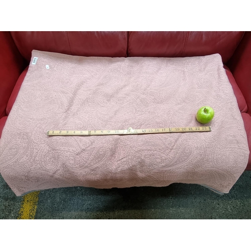 575 - 10 full meters of very heavy pink damask fabric, Suitable for upholstery.