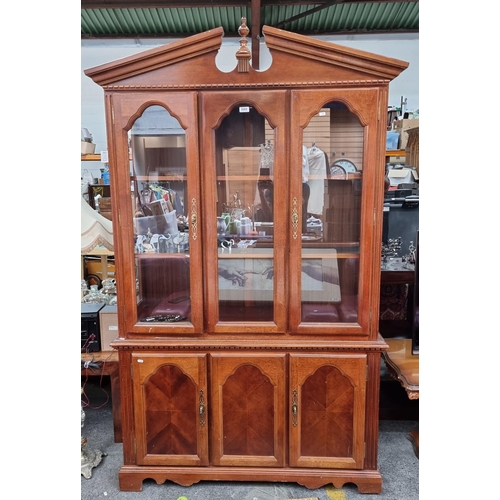 589 - A Stunning 2 Door Display Cabinet with Glass Panels and 3 cabinet storage bellow. Beautiful classica... 