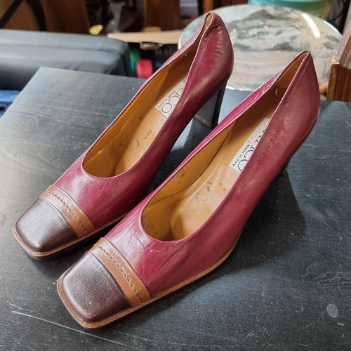 657 - A large collection of Retro Handbags and Purses including Italian leather examples.