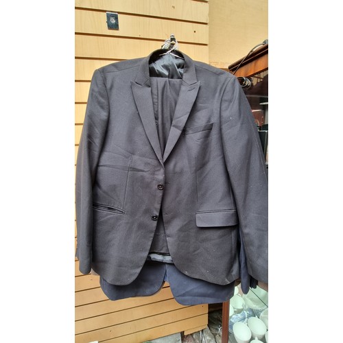 273 - 2 sports jackets and 6 two piece suits. Italian madevery fine quality wool in excellent condition. E... 