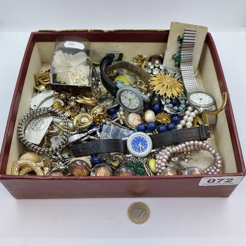 72 - A very large collection of costume jewellery items consisting of watches, necklaces, brooches and a ... 