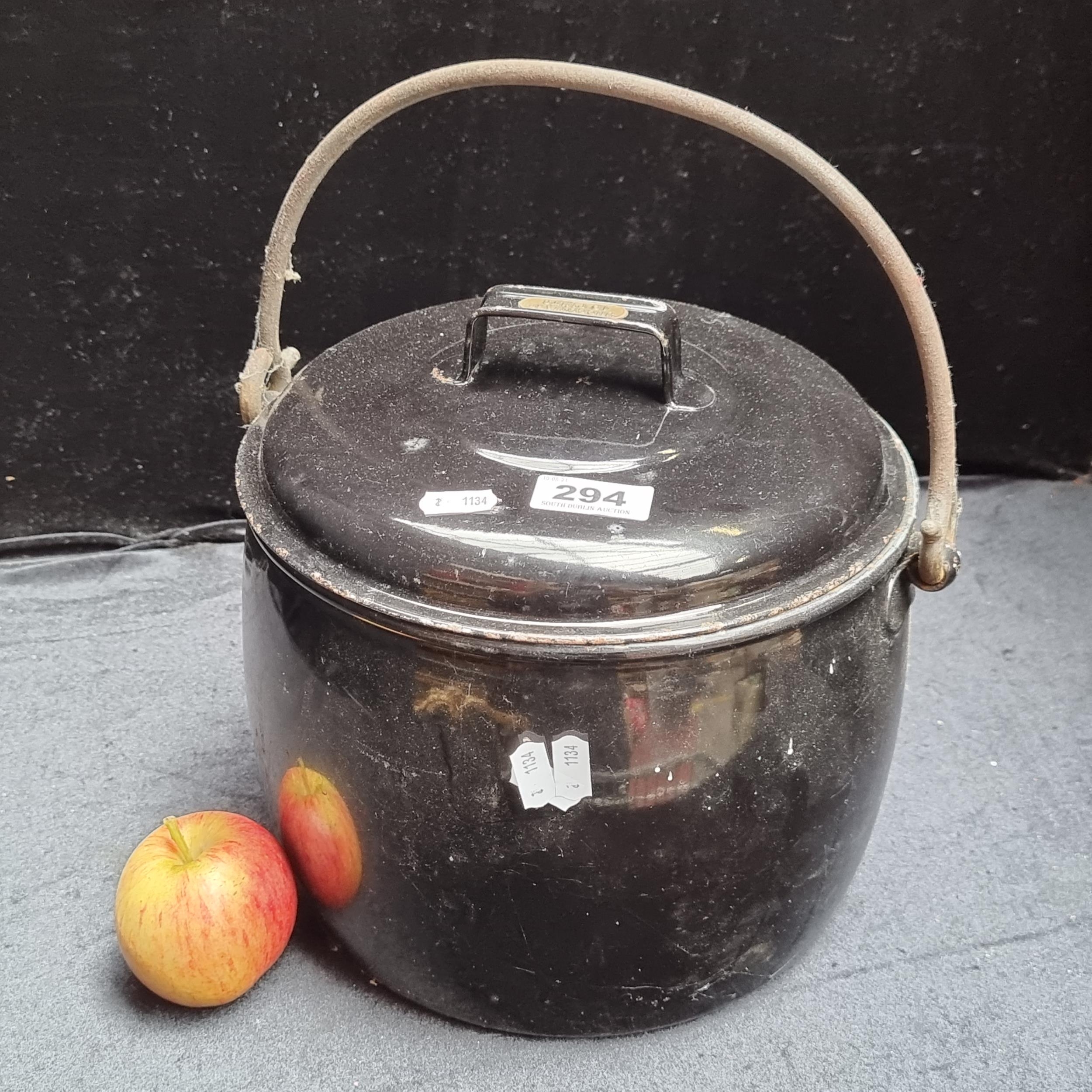 Judgeware Enamel Pot