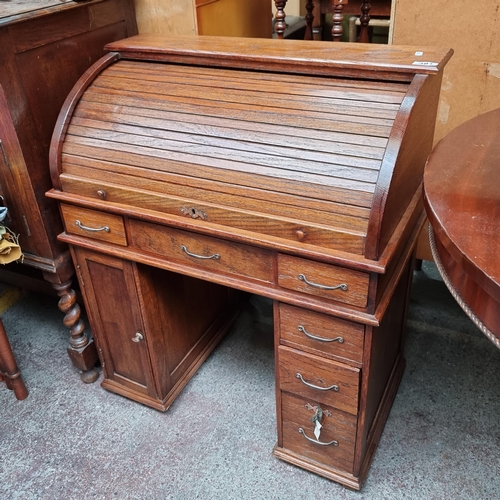 381 - A Stunning Antique Roll Top Writing Desk with 7 Drawers and Charming Leather Inlay. Super condition ... 