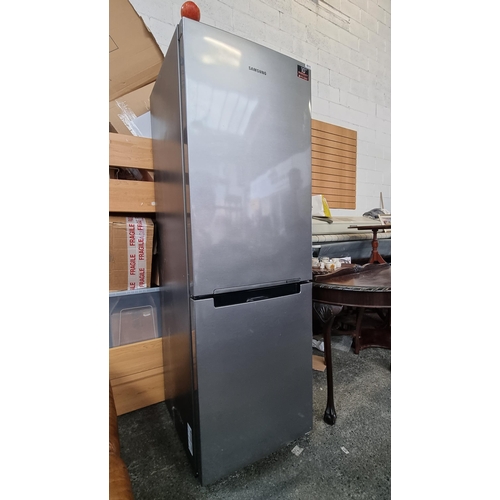 671 - A Samsung Digital Inverter fridge and freezer. Has a 10 year warranty. Mm: H: 177cm x W: 60cm x B: 6... 