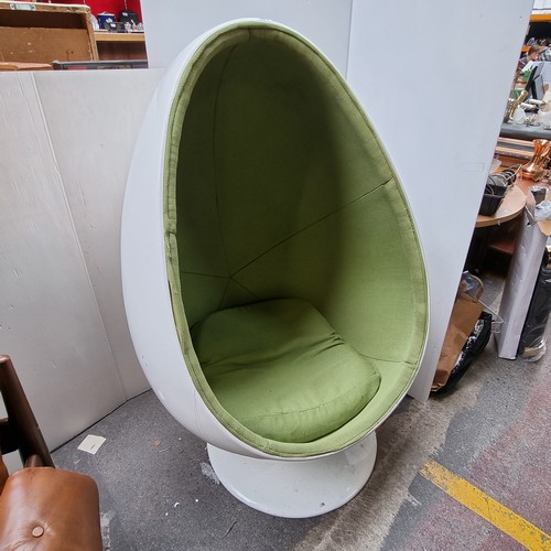 341 - Star Lot : Super Vintage white fibreglass egg Chair in overall good order With green interior. Class... 