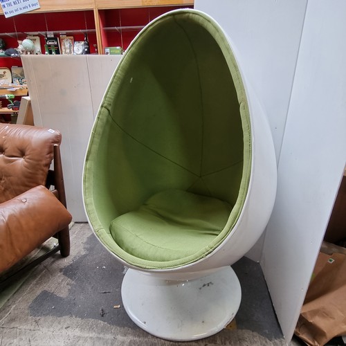 341 - Star Lot : Super Vintage white fibreglass egg Chair in overall good order With green interior. Class... 