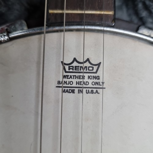 214 - Hondo II banjo in good condition with a Remo Weather King banjo head, Made in USA, with quality hard... 