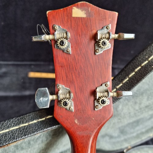 214 - Hondo II banjo in good condition with a Remo Weather King banjo head, Made in USA, with quality hard... 