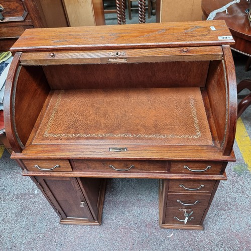 381 - A Stunning Antique Roll Top Writing Desk with 7 Drawers and Charming Leather Inlay. Super condition ... 