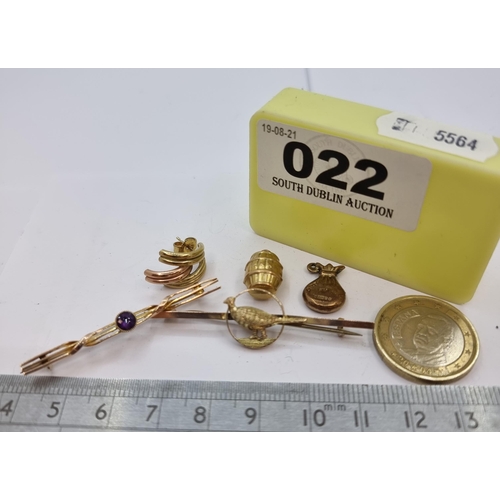 22 - A collection of five 9 carat gold items, including two brooches; the first set with amethyst stone d... 