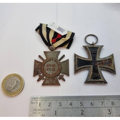 29 - Two genuine German war medals. The first dated 1914 to front, 1913 to reverse with oak leaf mount. T... 