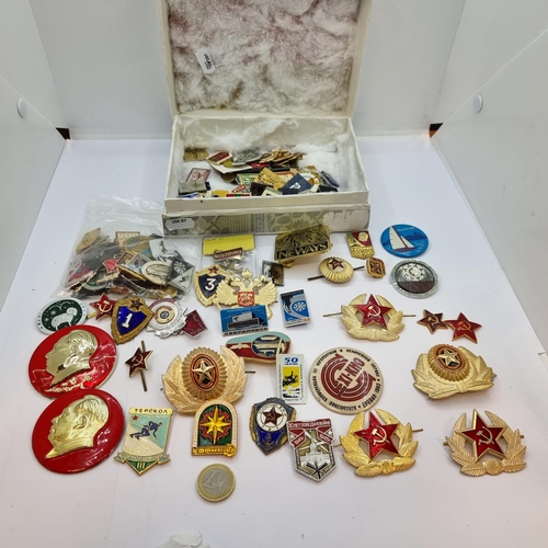 35 - A large collection of Russian medals and badges, some military  commemorating specific occasions. Ov... 
