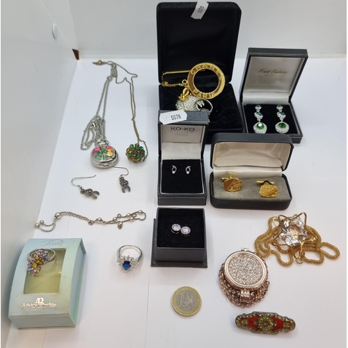42 - A collection of 10 boxes of costume jewellery, consisting of rings, cuff links, brooches and earring... 