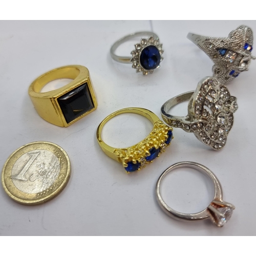 44 - An assorted collection of vintage rings, some silver, including signet ring and stone rings. All siz... 