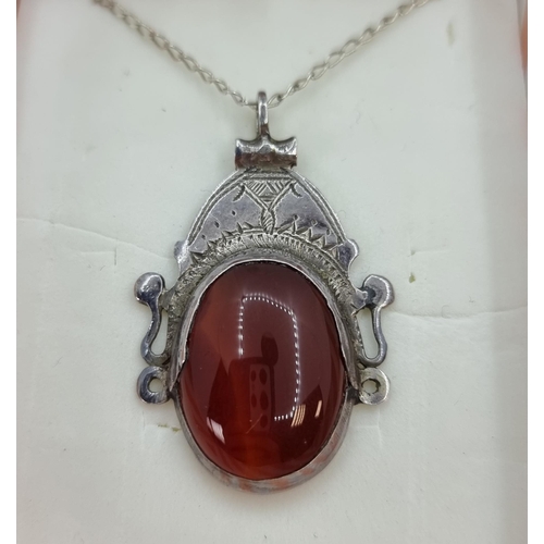 30 - An attractive sterling silver (stamped 925) cabachon agate stone pendant necklace. Stone cold to tou... 