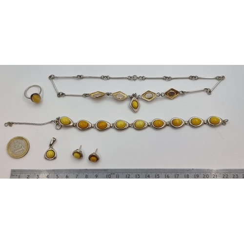 320 - A suite of polished agate stone jewellery, consisting of a necklace, bracelet, ring, pendant and stu... 