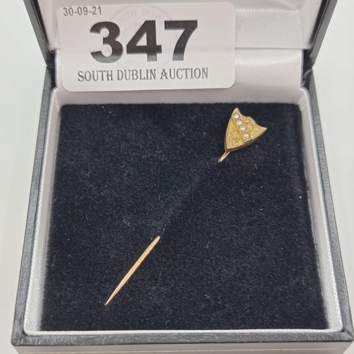 347 - A 9 carat gold shield pearl stick pin. Weight 3.2g.