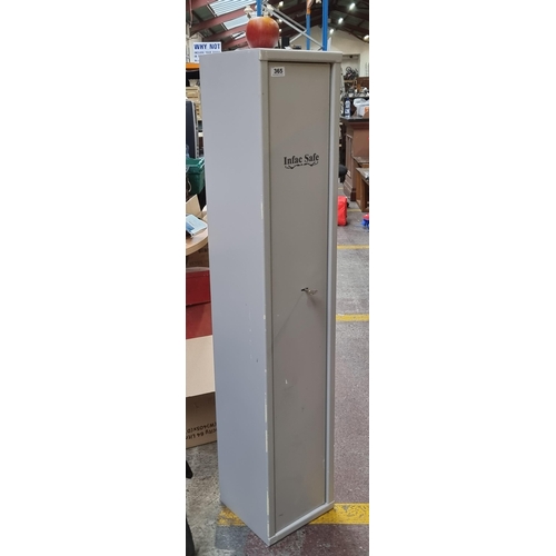 365 - Large heavy duty gun safe Infac Safe with space for four guns, with key. Mm: 130 cm x 25 cm x 25 cm.