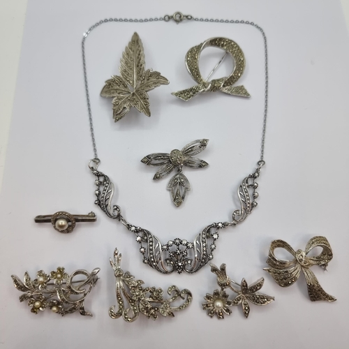 29 - A nice collection of eight vintage Art Deco marcasite brooches, with attractive detailing. Together ... 