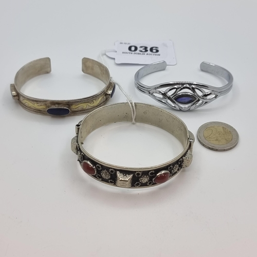 36 - A nice collection of three good vintage natural stone cuff bracelets. The first with lapis lazuli st... 
