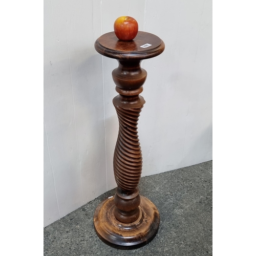 588 - A large Victorian pedestal plant stand made of solid wood with a turned column base and a lovely fin... 