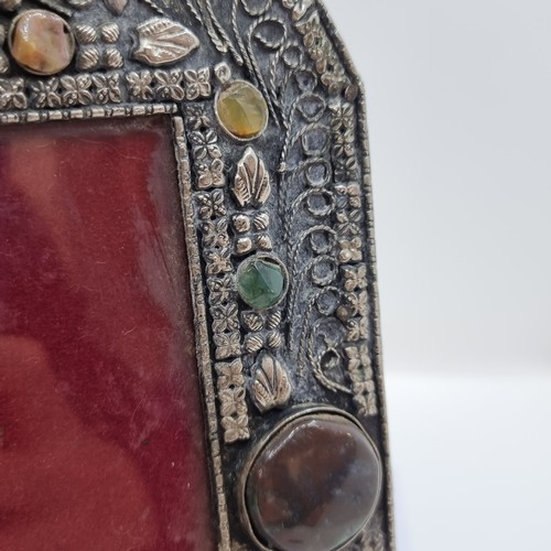 60 - A very nice example of an antique Indian silver photoframe with large natural agate stone settings. ... 