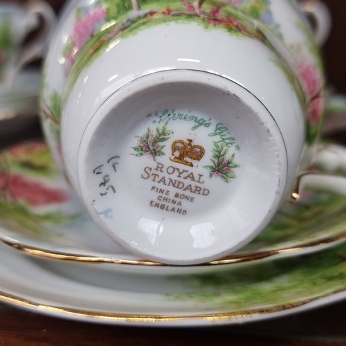 559 - 19 pieces of Royal Standard fine bone china in the 