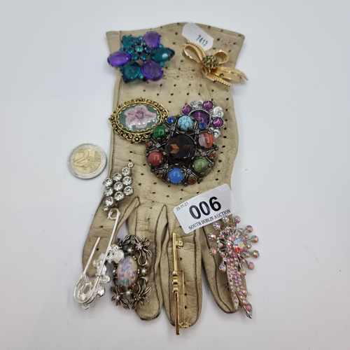 6 - A collection of 10 vintage brooches, all with rhinestone and assorted polished agate stones. All bro... 